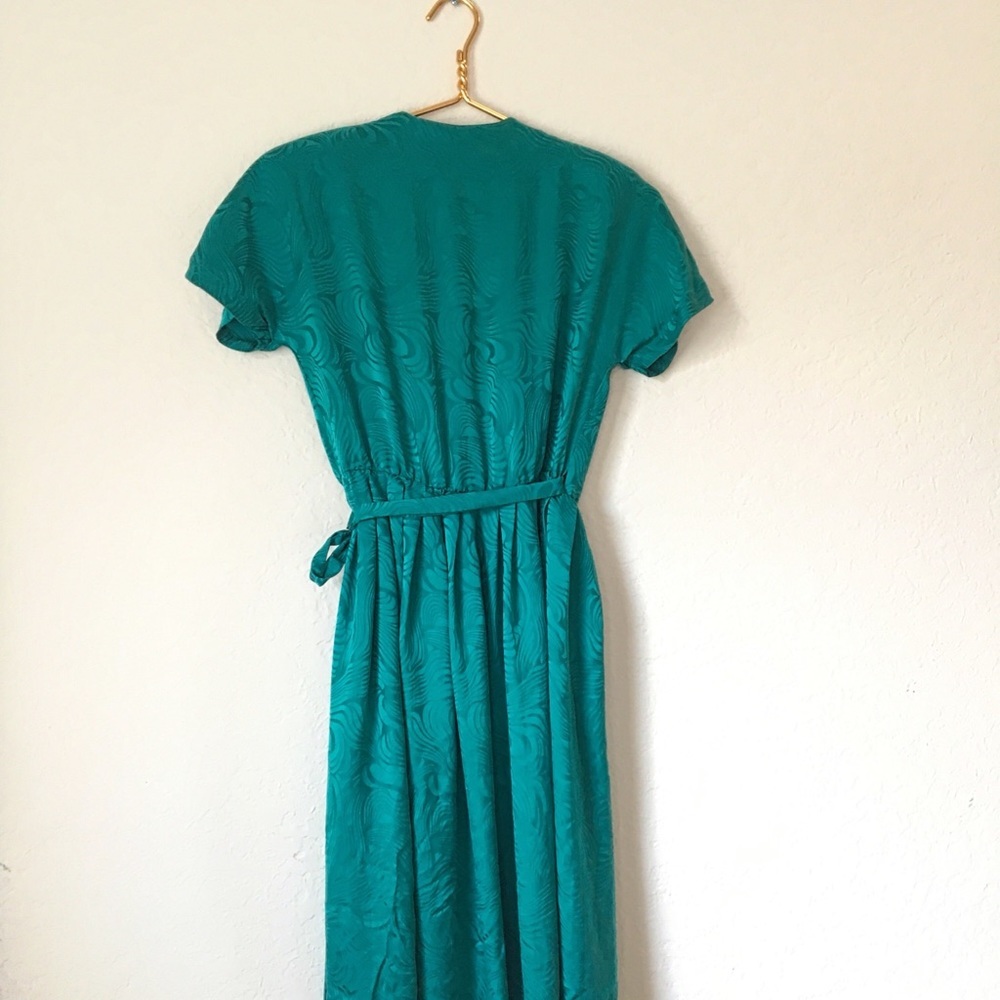 VintageWrapSilkDressSwirls, Gold Sequin Appliqué - Picture 8 of 8